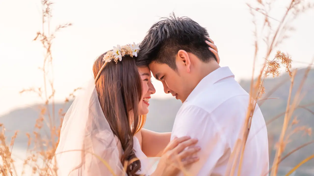 pasangan cinta bahagia