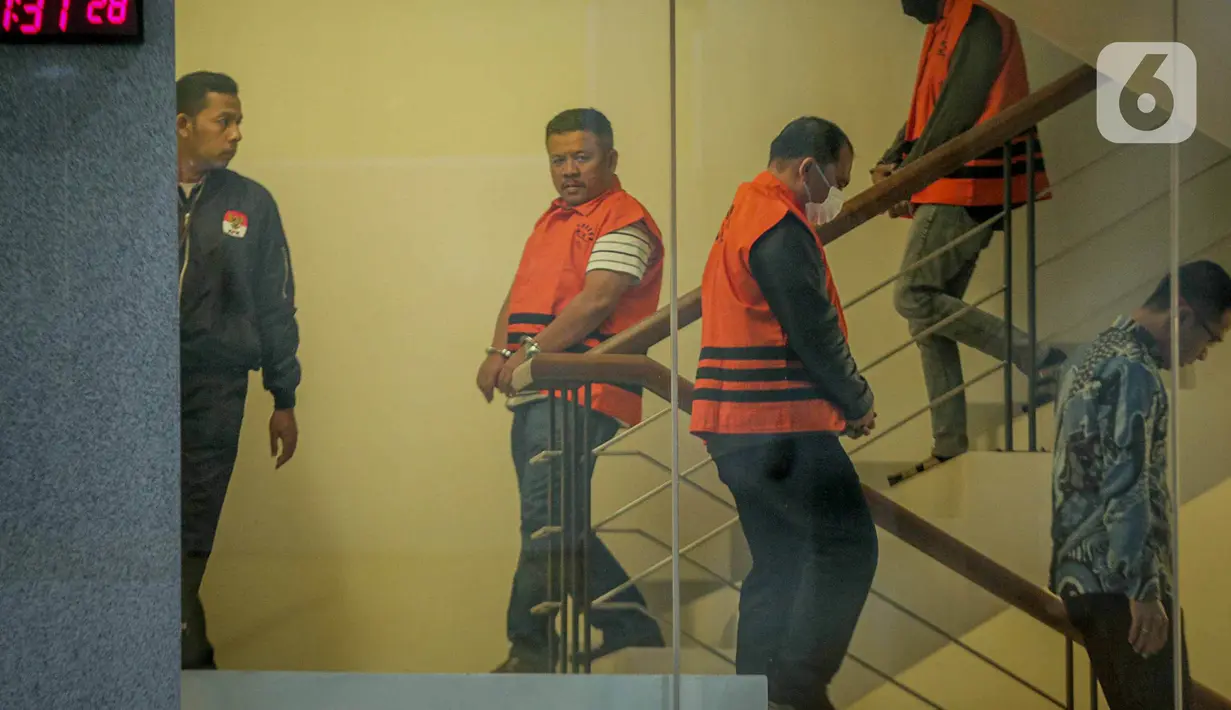 Erik dan Rudi ditetapkan sebagai tersangka terduga penerima suap dan disangka melanggar Pasal 12 a atau b atau pasal 11 Undang-Undang Pemberantasan Tindak Pidana Korupsi juncto Pasal 55 ayat (1) ke-1 KUHP. (Liputan6.com/Faizal Fanani)