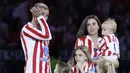 Momen emosional mewarnai perpisahan Antoine Griezmann dengan Atletico Madrid yang berlangsung pada Minggu (17/05/2026) malam waktu setempat. (AFP/Oscar Del Pozo)