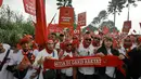 Pendukung calon presiden nomor urut 01 Joko Widodo tiba di Sentul International Convention Center, Bogor, Jawa Barat, Minggu (24/2). Jokowi akan berpidato dalam Konvensi Rakyat bertajuk 'Optimis Indonesia Maju'. (Liputan6.com/Herman Zakharia)