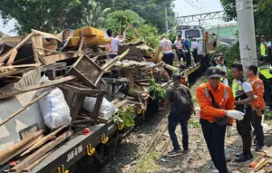 KAI Bongkar 95 Bangunan di Jalur Pasar Senen