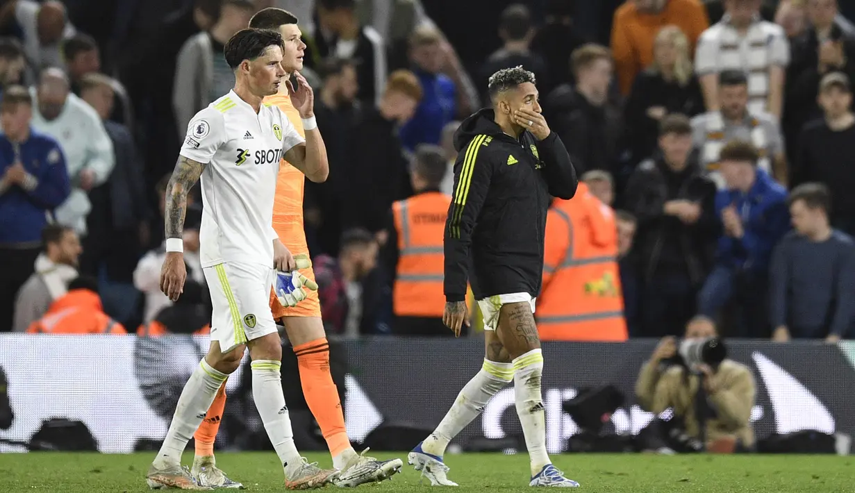 Kini, Raphinha dan kolega hanya memiliki dua laga tersisa, yaitu melawan Brighton dan bertandang ke markas Brentford. Akankah mereka mampu keluar dari jurang degradasi di dua pertandingan kunci tersebut? (AFP/Oli Scarff)