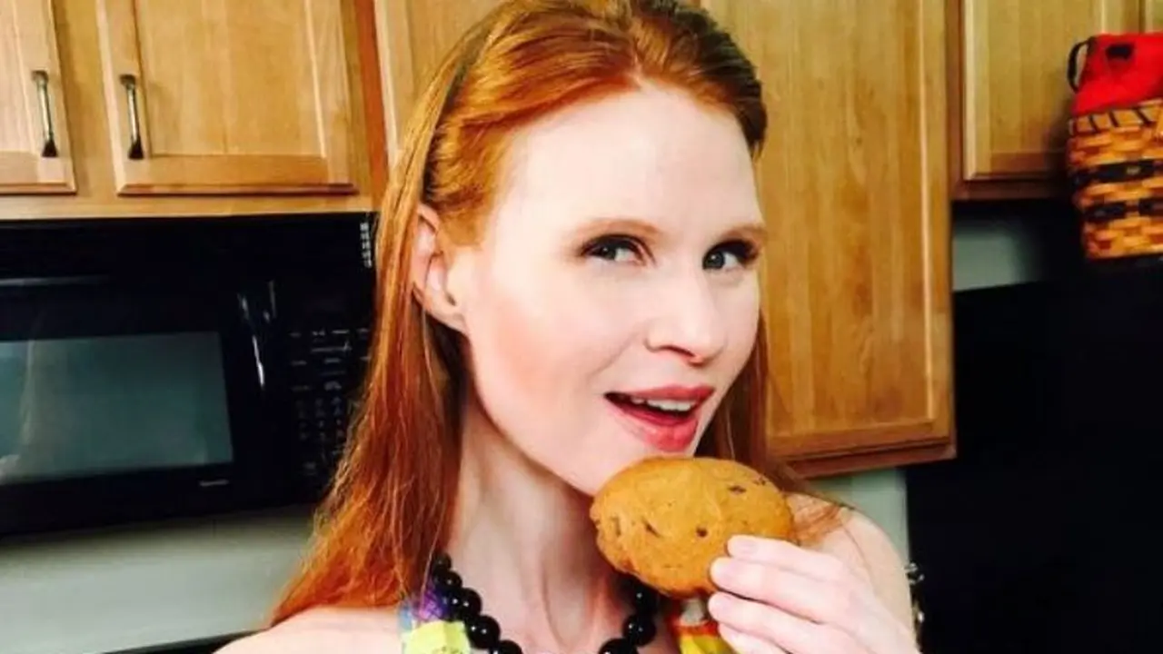 Youtuber satu ini selalu nyaris bugil saat bikin video masak. (Instagram/rubysdiary/)