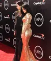 Didunia Hollywood nama berikut ini mungkin sudah tidak asing ditelinga masyarakat,terutama kaum belia. Ya, Kendall dan Kylie sepasang kakak beradik ini selalu terlihat kompak dimanapun mereka berada,terutama di fashion Red Carpet.(AFP/Bintang.com)