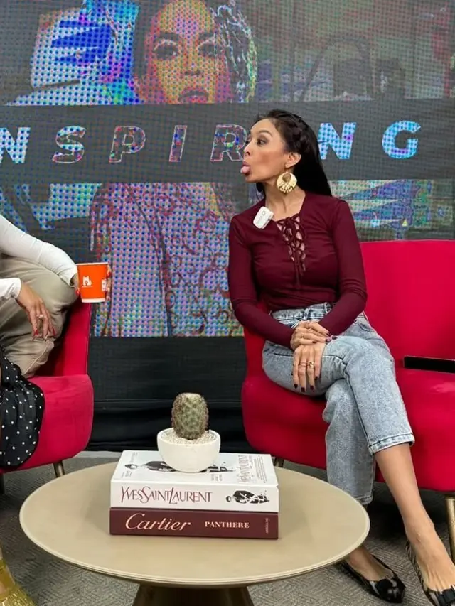 Galeri Foto Putri Patricia Pakai Jeans