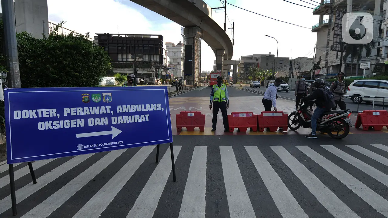 FOTO: Penyekatan di Perempatan Fatmawati