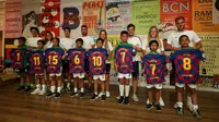 Pemain terbaik Milo Football Championship 2019 mendapatkan jersey Barcelona di Cuitat Esportiva, Barcelona. (Ist)