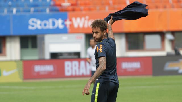 FOTO: Canda Tawa Warnai Latihan Brasil Jelang Hadapi Austria