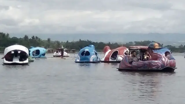 Sejumlah fasilitas permainan di kawasan situ Bagendit, Garut, Jawa Barat