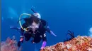 Dalam unggahannya, Natasha Wilona juga membagikan momen saat menjajal diving. Dirinya terlihat begitu asyik menjelajahi wisata bawah laut yang ada di Raja Ampat. (Liputan6.com/IG/@natashawilona12)