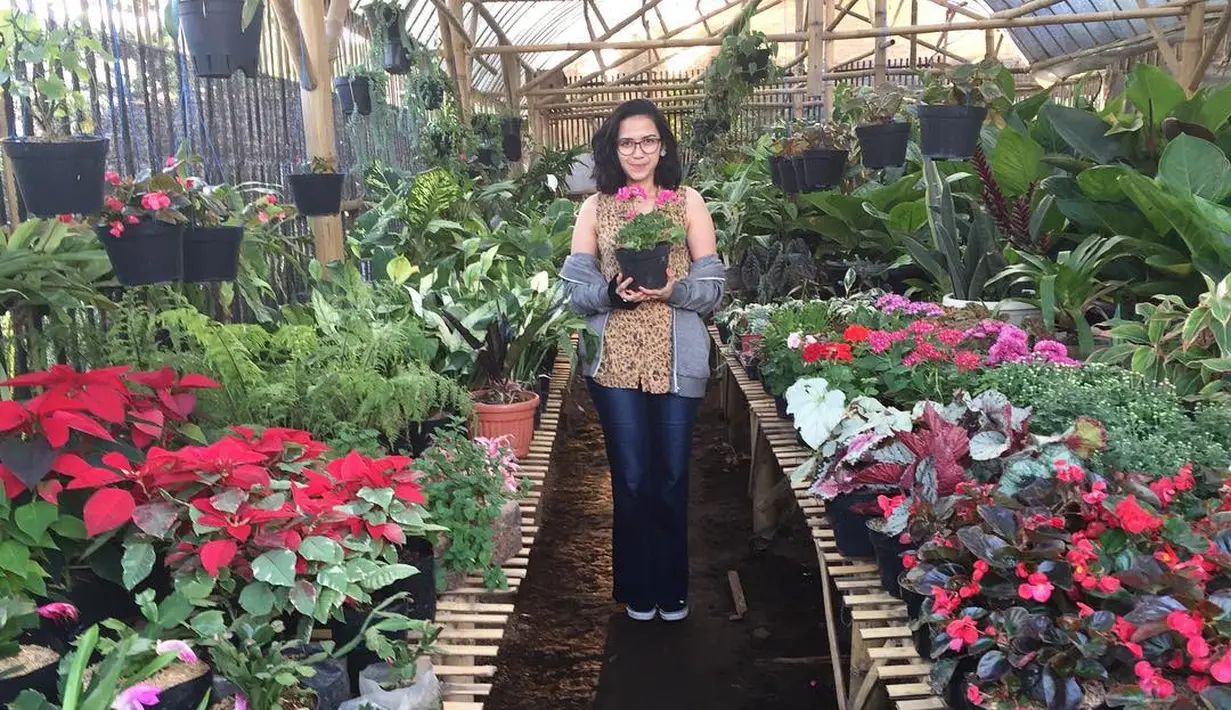 "Itu justru makin kangen, macetnya, jadi lumayan gitu. Seneng banget karena butuh stresnya juga, karena di sana (Bali) enak banget, kesantaian, aku juga jadinya kayak nggak bisa ngapa-ngapain," pungkas Dinda Kanya Dewi. (Instagram/dindakanyaa)