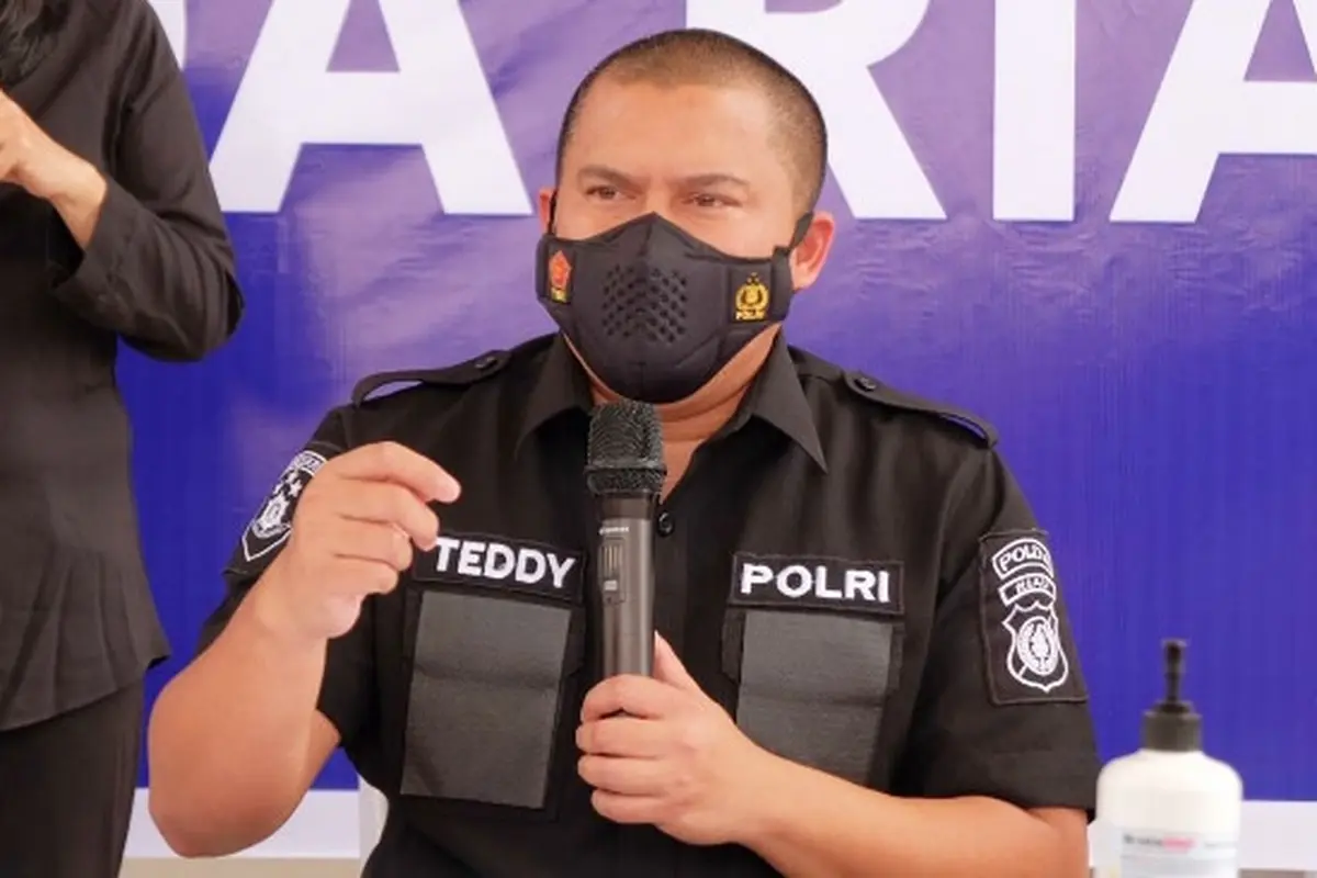 Direktur Reserse Kriminal Umum Polda Riau Komisaris Besar Teddy Ristiawan SIK.