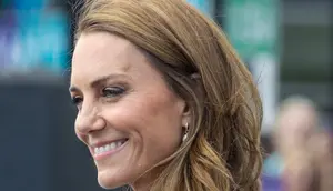 Rambut Terpanjang Kate Middleton Bergaya Ikal Glamor, Mirip Angel Victoria’s Secret