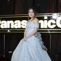 Kebahagiaan ganda tengah dirasakan oleh pemeran dan penyanyi Prilly Latuconsina. Pasalnya bertepatan dengan hari ulangtahun, Prilly menyabet sebagai aktris Terfavorit. (Galih W. Satria/Bintang.com)