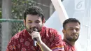Penyanyi dangdut Ridho Rhoma saat tampil dalam Panggung Gembira di Semarang, Jawa Tengah, Sabtu (15/12). Penonton menikmati penampilan sejumlah penyanyi dengan berjoged bersama. (Liputan6.com/Gholib)