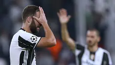 Juventus bermain imbang tanpa gol melawan Sevilla pada laga Liga Champions Grup H di Juventus Stadium, Turin, Kami (15/9/2016) dini hari WIB. Gonzalo Higuain pun gagal tampil cemerlang. (AFP/Marco Bertorello)