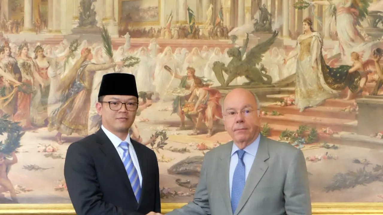 Pertemuan bilateral antara Menteri Luar Negeri RI Sugiono dan Menlu Brasil Mauro Vieira di Rio de Jenairo, Brasil, Minggu (27/4/2025). (Dok. Kemlu RI)