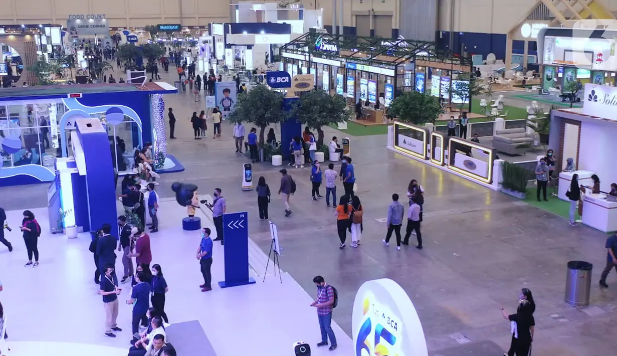 Suasana BCA Expoversary 2022 yang diadakan secara offline di ICE BSD, Tangerang, Minggu (13/3/2022). Pada penyelenggaraan offline, BCA menghadirkan 18 grup developer, 18 merek mobil, 21 merek motor, serta beragam solusi perbankan yang dapat dinikmati para nasabah dan masyarakat.(Liputan6.com/HO/BCA)