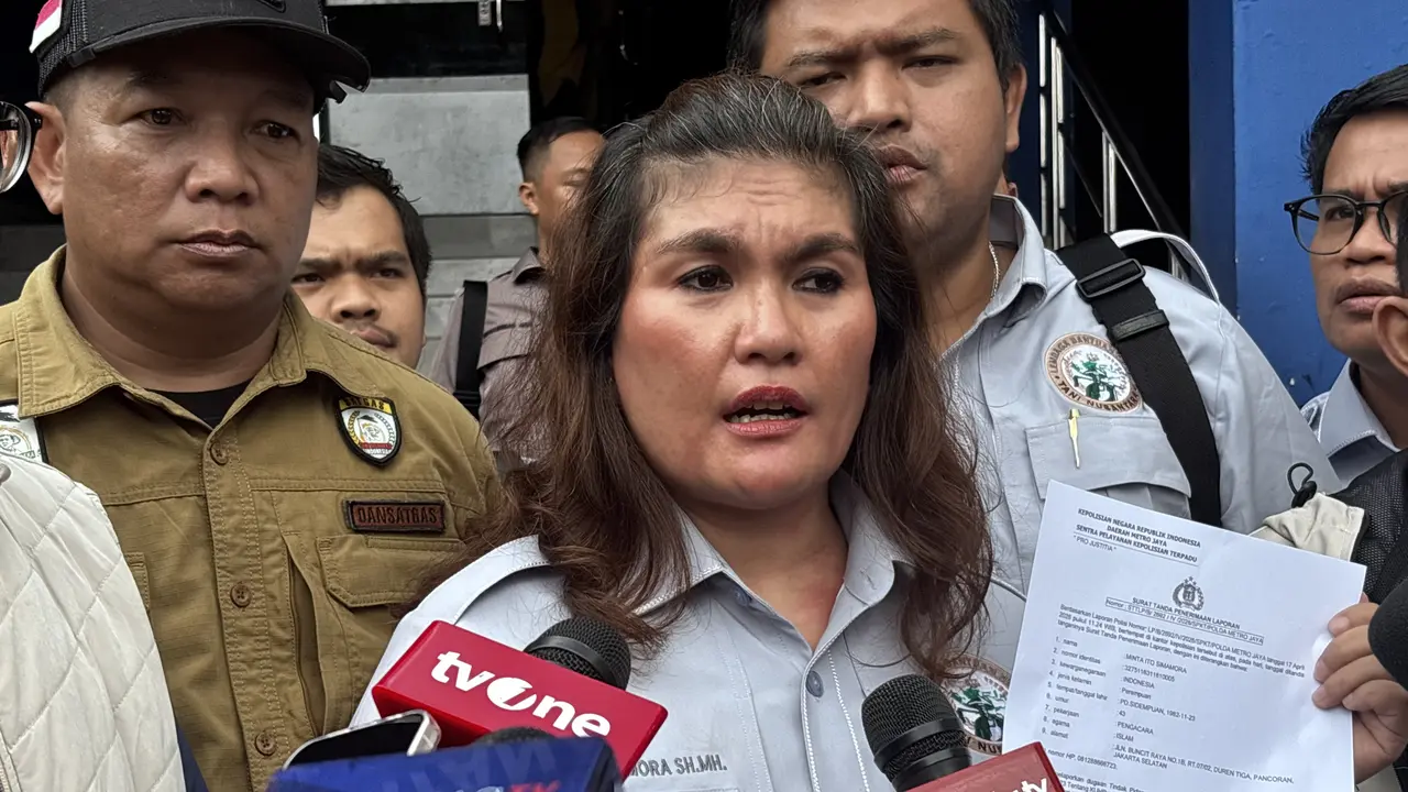 Tim advokasi LBH Tani Nusantara, Itho Simamora di Polda Metro Jaya yang melaporkan Dosen yang juga pengamat hukum tata negara, Feri Amsari, atas dugaan penyebaran hoaks dan penghasutan.