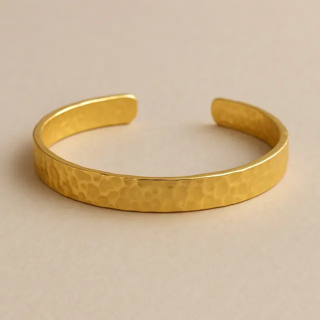 Gelang Emas Cuff yang Cocok untuk Anak Muda (Foto: ChatGPT)