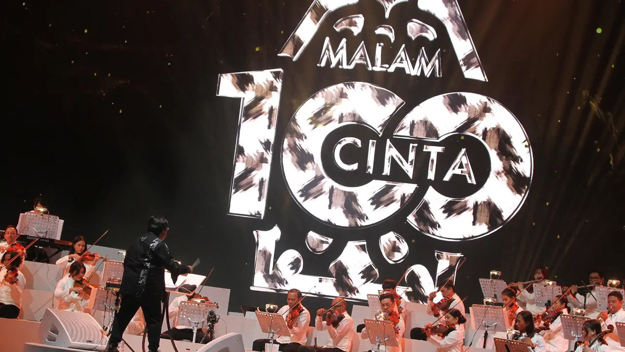 Smartfren menyelenggarakan pagelaran musik Malam 100 Cinta yang menampilkan berbagai musisi dan lagu-lagu karya putra-putri Indonesia. (Dok Sinar Mas)