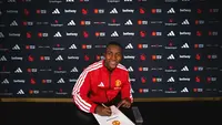 Manchester United resmi mengamankan tanda tangan gelandang muda berbakat Cristian Orozco. (Dok. Manchester United)