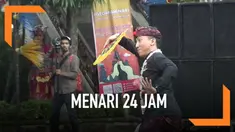 Enam seniman akan memeriahkan acara 'Solo Menari,' dengan menampilkan tarian kontemporer selama 24 jam nonstop. Acara 'Solo Menari' digelar untuk memperingati hari menari sedunia.