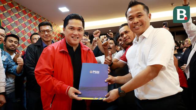 Foto: Kaesang dan Artis Ibukota Dampingi Erick Thohir Daftar Sebagai Calon Ketua Umum PSSI
