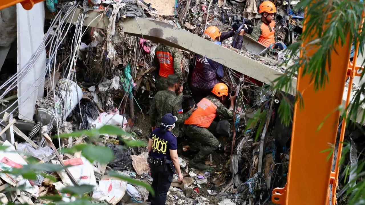 Upaya Pencarian Korban Runtuhnya Gunungan Sampah di Filipina Berlanjut