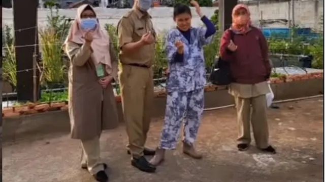 6 Potret Kakak Sheryl Sheinafia, Penyandang Disabilitas yang Jadi Petani Sukses
