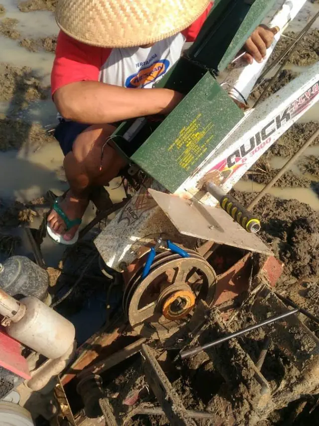 Traktor Setan atau traktor remot dengan piranti robot. (Foto: Liputan6.com/Wakhid Hasim untuk Muhamad Ridlo)