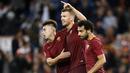 Striker AS Roma, Edin Dzeko, bersama rekan-rekannya merayakan gol ke gawang Palermo pada laga Serie A di Stadion Olimpico, Roma, Minggu (23/10/2016). Dzeko menjadi top scorer Serie A dengan 29 gol. (EPA/Ricardo Antimiani)