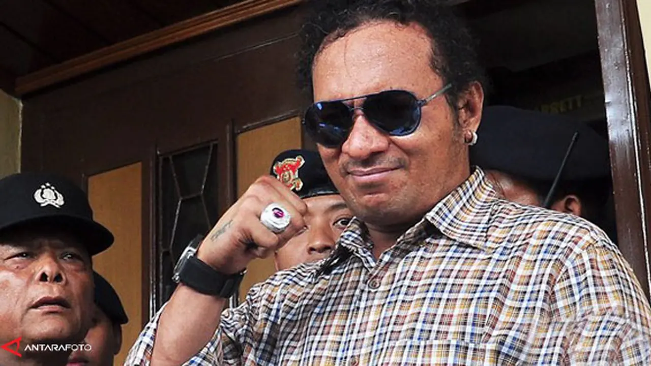 anak-buah-john-kei-bentrok-130407b.jpg