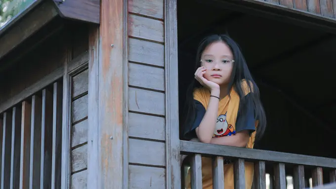 Kenali Ciri dan Cara Mendampingi Anak Introvert agar Tumbuh Percaya Diri