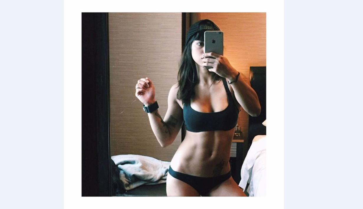 Kejuaraan binaraga NABBA/WFF ini merupakan event internasional pertama yang diikuti Monica Sinatra. (Bola.com/Instagram/Monicasinatra)