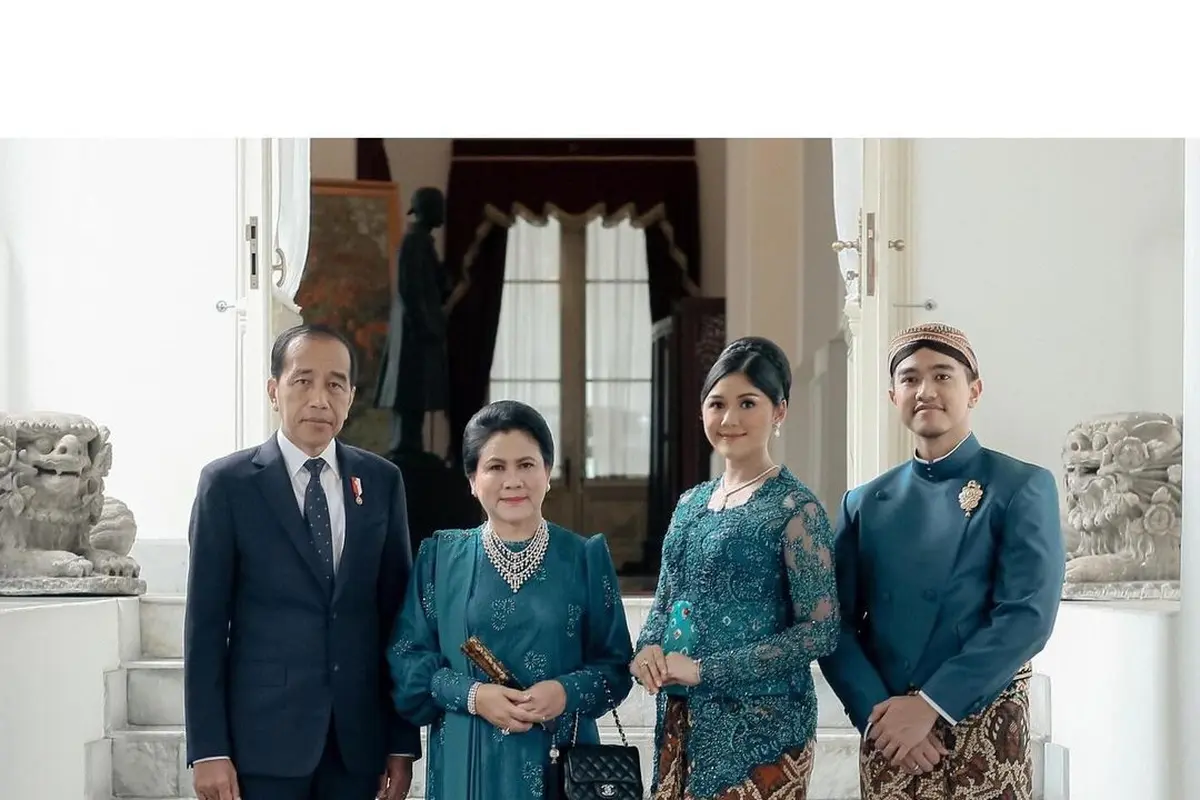 6 Adu Gaya Iriana Jokowi dan Erina Gudono Pakai Satu Set Perhiasan Mewah saat Kondangan, Siapa Paling Kinclong?