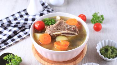 Cara Membuat Sup Iga Sapi Minim Lemak Lifestyle Fimela Com Sup iga sapi memang lezat apalagi jika iga yang dimasukan dalam sup melalui proses pembakaran terlebih dahulu. cara membuat sup iga sapi minim lemak