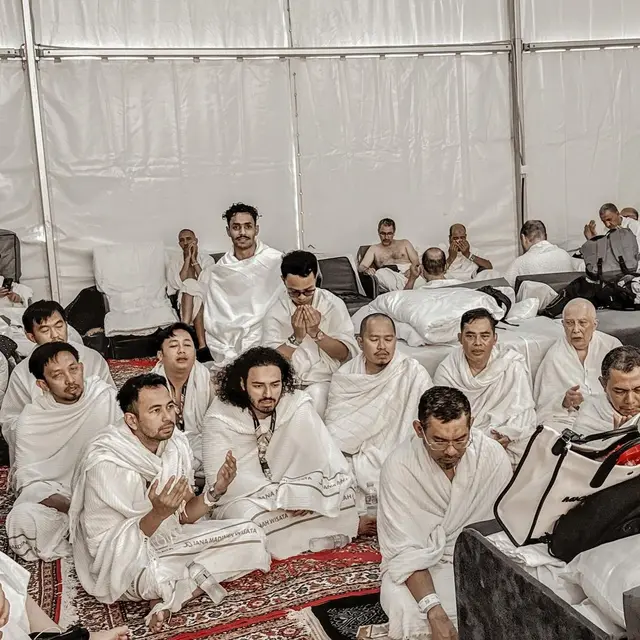 Raffi Ahmad dan keluarga lakoni ibadah haji (Instagram/raffinagita1717)