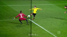 Berita video aksi pemain Borussia Dortmund, Christian Pulisic, terbaik pekan ke-17 Bundesliga 2017-2018. This video presented by BallBall.