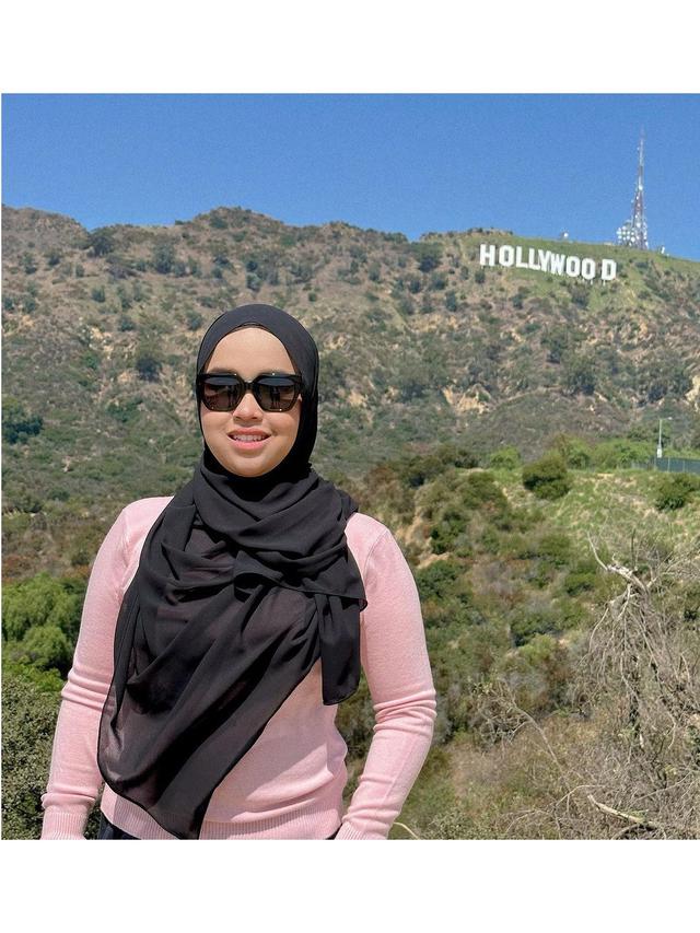6 Potret Putri Ariani Jalan-Jalan di Hollywood Usai Tampil di AGT, Semringah