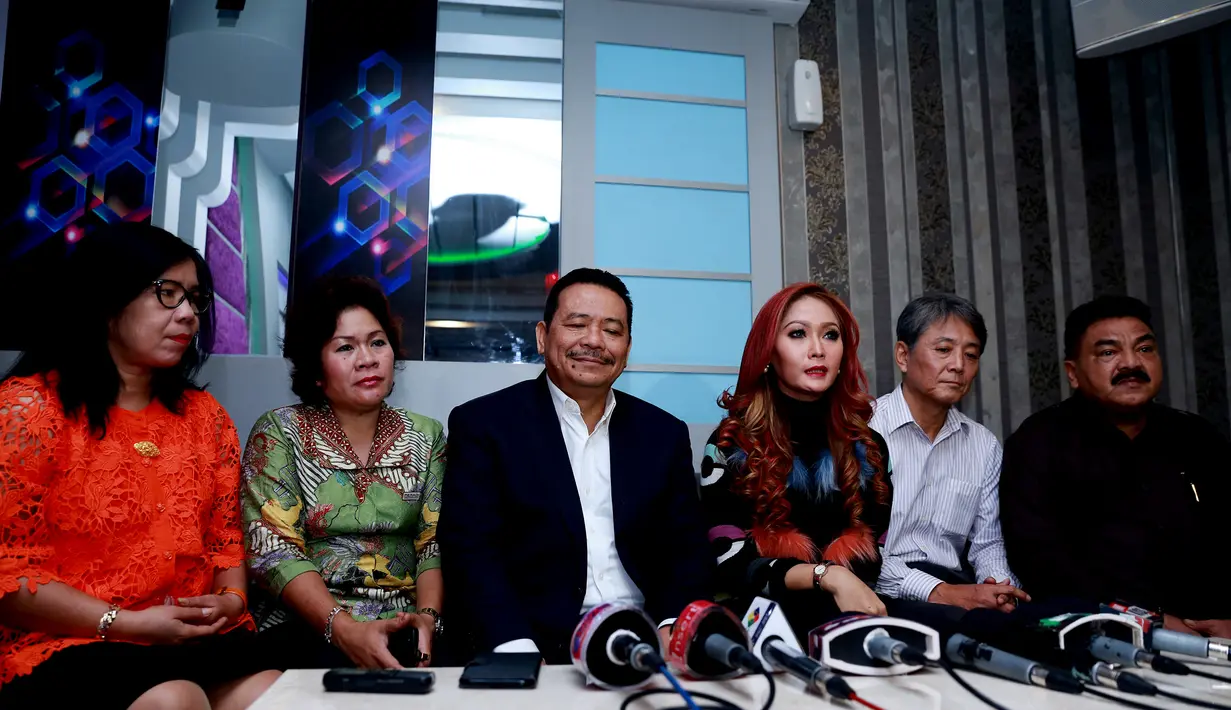 "Bukti semua sudah ada. Saya melakukan tindakan yang benar. Ini harus diluruskan agar masyarakat jelas. Membangun Inul Vista butuh perjuangan, sesuai dengan tata undang-undang yang ada.” jelas Inul. (Wimbarsana/Bintang.com)