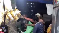Hendak Jemput Penumpang, Ojol Dipukuli Ojek Pangkalan di Jakbar