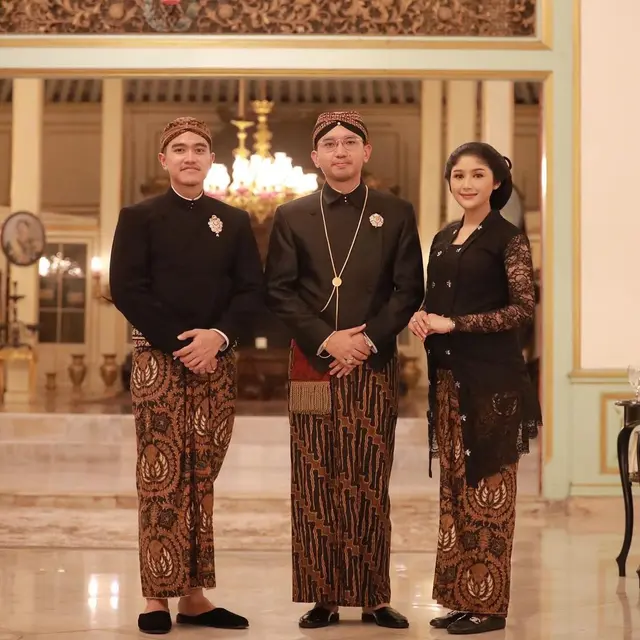 Erina Gudono tampil anggun saat peringatan 1 Suro (Instagram/erinagudono)