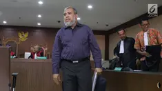 Mantan Hakim Mahkamah Konstitusi, Patrialis Akbar usai menjalani sidang permohonan peninjauan kembali (PK) ke Mahkamah Agung di Pengadilan Tipikor, Jakarta, Kamis (25/10). Sidang mendengar pembacaan memori permohonan PK. (Liputan6.com/Helmi Fithriansyah)