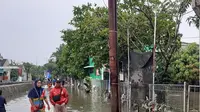 Banjir Terjadi akibat hujan yang mengguyur kawasan kabupaten Tangerang. (Foto: Pramita Tristiawati/Liputan6.com).