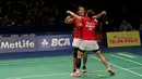 Ekspresi Greysia Polii/Nitya Krishinda ganda puteri Indonesia melaju ke final dengan mengalahkan  Yu Yang/Zhong Qianxin di semifinal BCA Indonesia Open Premier Super Series 2015 di Istora Senayan Jakarta. (Peksi Cahyo/Bola.com)