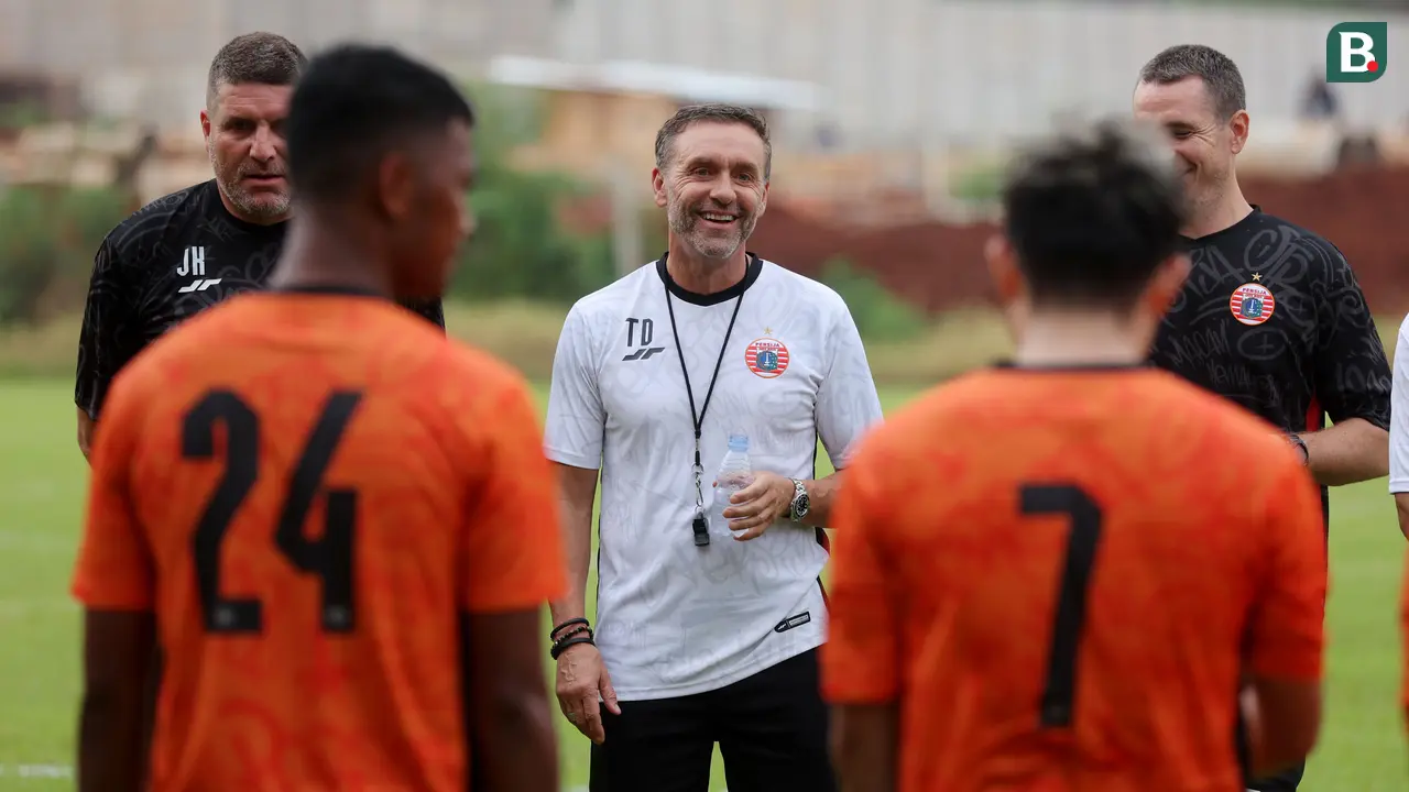 Foto: Pemain Persija Asik-Asik, Ryo Matsumura Ceria di Sesi Latihan Macan Kemayoran
