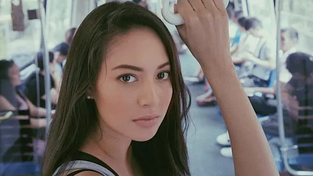 Gaya Aurelie Moeremans di Ruang Publik, Menawan