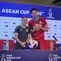 Pelatih timnas Indonesia John Herdman dan Elkan Baggott usai juara FIFA ASEAN Cup 2026 (Liputan6.com/Thomas)