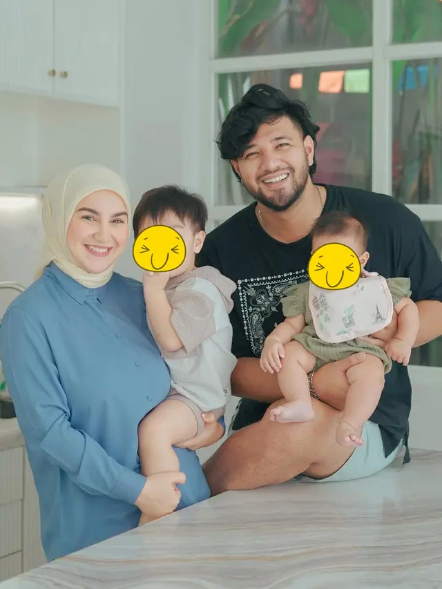 6 Potret Irish Bella Jadi Ibu Siaga Momong Dua Anak, Banjir Dukungan Netizen